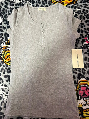 Frankee & Skylarr Ribbed Short Sleeve Top in Gray